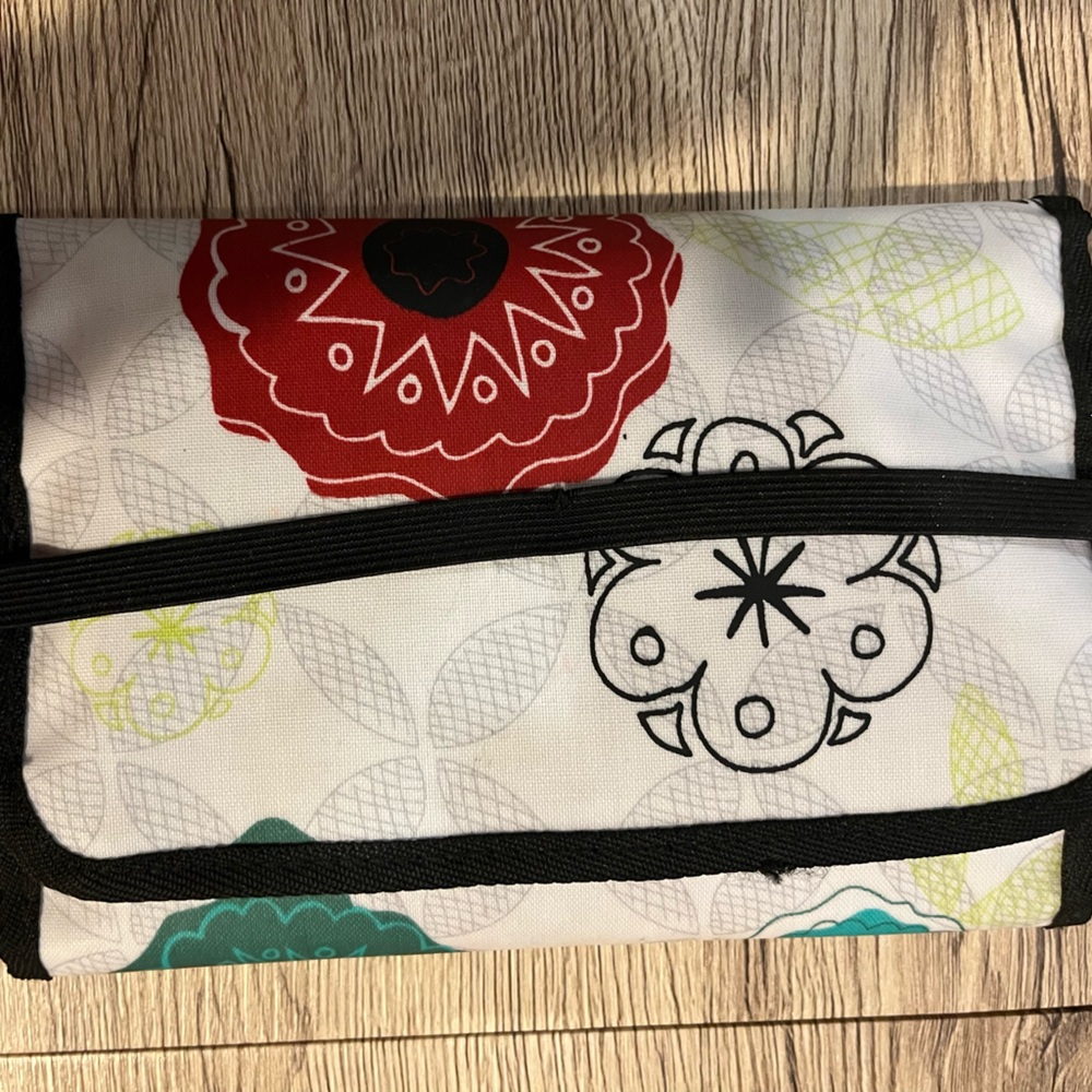 Thirty one pencil stationary bag white black red elastic closure strap